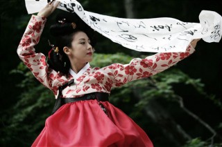 Ha Ji-won seeks Hollywood debut via 20th Century Fox