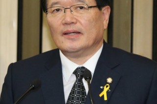 Saenuri moderate elected speaker