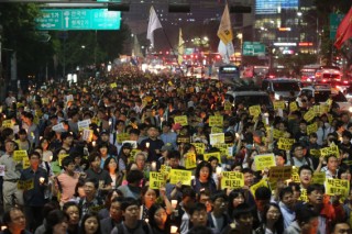 [Ferry Disaster] Protests intensify over Sewol failures