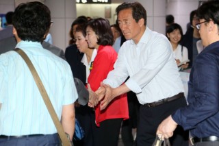 Park, Chung in last pitch for Seoul mayor election
