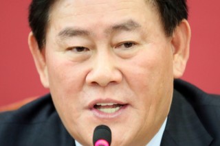 Park reshuffles Cabinet