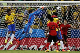 [World Cup] Mexico holds host Brazil to 0-0 draw at World Cup