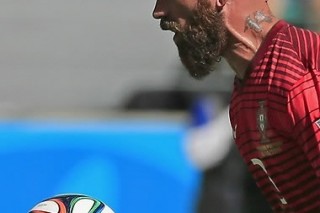 [World Cup] Portugal deny Meireles gave referee ‘double finger’