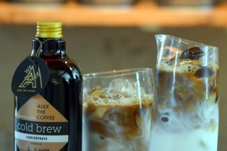 Cold-brewed iced lattes in Hannam-dong