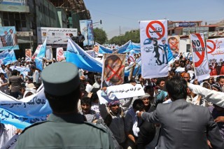 Hundreds protest alleged fraud in Afghan presidential election