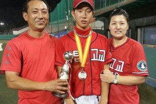 Teenage shortstop signs with Yankees Teenage shortstop signs with Yankees