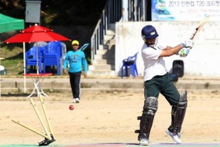 Cricketers hit for six in Suwon