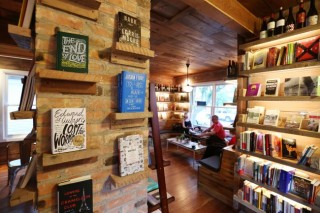 Spanish engineers create bookstore, hangout in Dallas