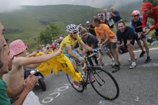 Nibali closes in on Tour victory