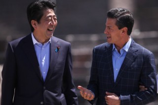 Abe tours ancient city with Mexican leader