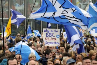 Campaigners race for support in ‘knife-edge’ Scotland vote