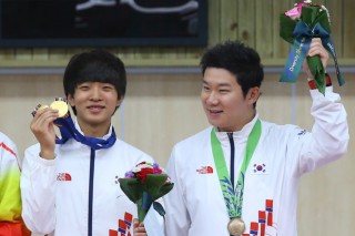 [Asian Games] Korean teen wins two shooting golds