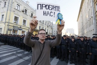 Thousands march in Moscow against Ukraine fighting