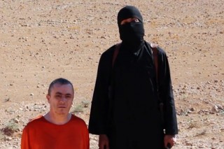 Jihadists pound key Syrian town after beheading Briton