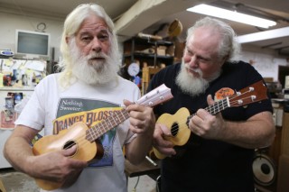 From Jimmy Buffet to Genesis ace, guitarists flock to fix-it factory