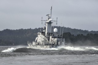 Swedish navy widens search for mystery sub