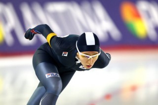 Olympic speed skating champ Lee Sang-hwa wins World Cup race on home ice