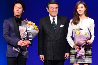 Jang Hyuk, Cha Ye-ryun named best dressed at Herald Donga awards