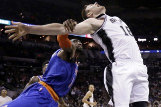 Belinelli scores 22 as Spurs roll past Knicks