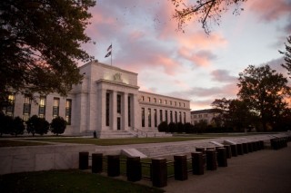 Central banks, oil price rout to rule markets in 2015