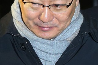 2 police at center of leak scandal