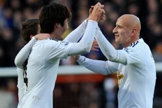 Silva strikes as City climbs alongside Chelsea