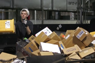 Online holiday sales on pace to hit record on early deals Online holiday sales on pace to hit record on early deals