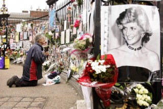 Scientists use smell to recreate famous deaths Scientists use smell to recreate famous deaths