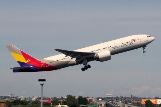 Asiana Airlines exceeds Korean Air in flying passengers on