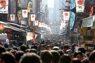 Japan traders call 2015 pivotal year as oil and yen aid growth