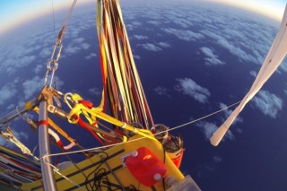 Balloon crew surpasses flight distance record