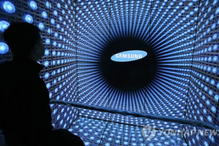 Samsung Electronics gears up to keep mobile grip after weakest profit in 3 years