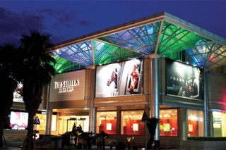 Lotte wins operational license for Jeju downtown duty-free shop Lotte wins operational license for Jeju downtown duty-free shop