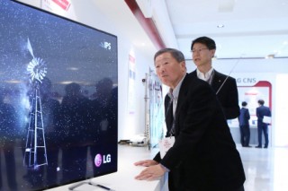 [Newsmaker] LG chairman renews commitment to R&D