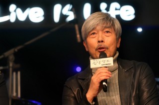 Radio legend Bae Chul-soo celebrates 25 years on air Radio legend Bae Chul-soo celebrates 25 years on air