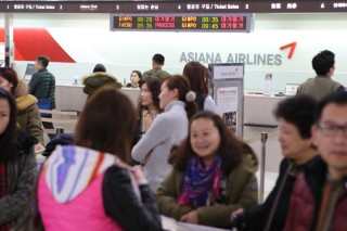 Budget carriers stand against Asiana’s LCC