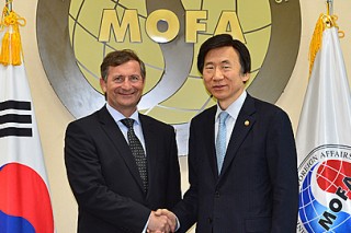 S. Korea, Slovenia FM discuss economic cooperation