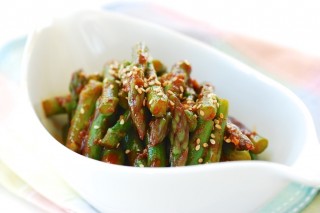 Asparagus with gochujang sauce