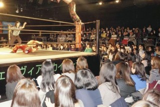 Japanese women flocking to pro-wrestling matches