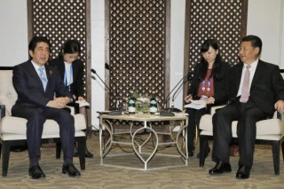 China’s Xi, Japan’s Abe hold bilateral meeting in Jakarta China’s Xi, Japan’s Abe hold bilateral meeting in Jakarta