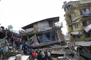 Aftershocks cause more terror as Nepal quake toll climbs