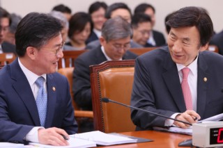 Abe missed his chance on history: Park