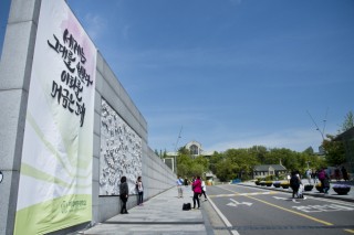 Chinese tourists cause headache for Ewha Womans University