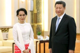 Xi Jinping meets Aung San Suu Kyi