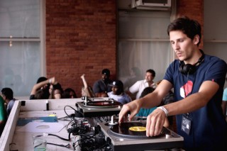 An aspiring deejay enchanted by electronica in ‘Eden’