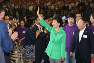 Park urges N.K. to dump nukes