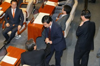 Ruling party chief apologizes as Assembly bill scrapped