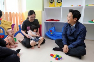 Koreans burdened by child care costs: study