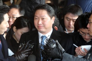 Park pardons SK chairman