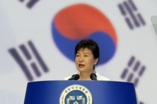 [Newsmaker] Park signals intention to improve ties with Japan